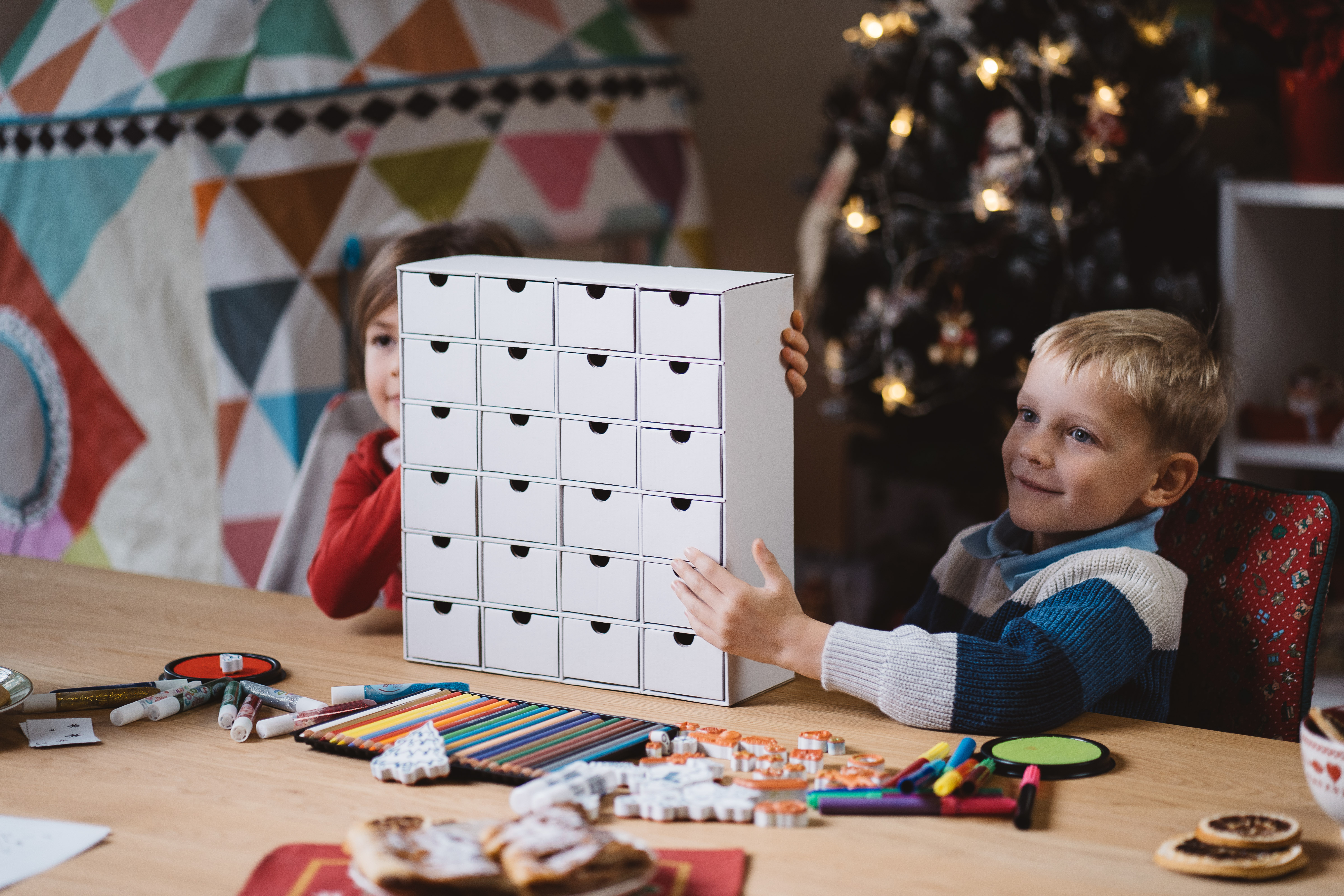 Was braucht man, um Adventskalender zu basteln?