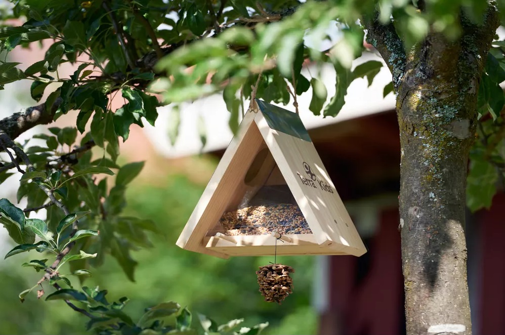 Wir spielen draußen: Vogelfutterhaus